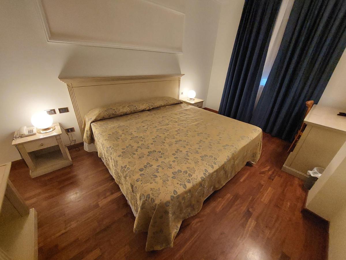 Hotel Villa Medici Рокка-Сан-Джованні Екстер'єр фото