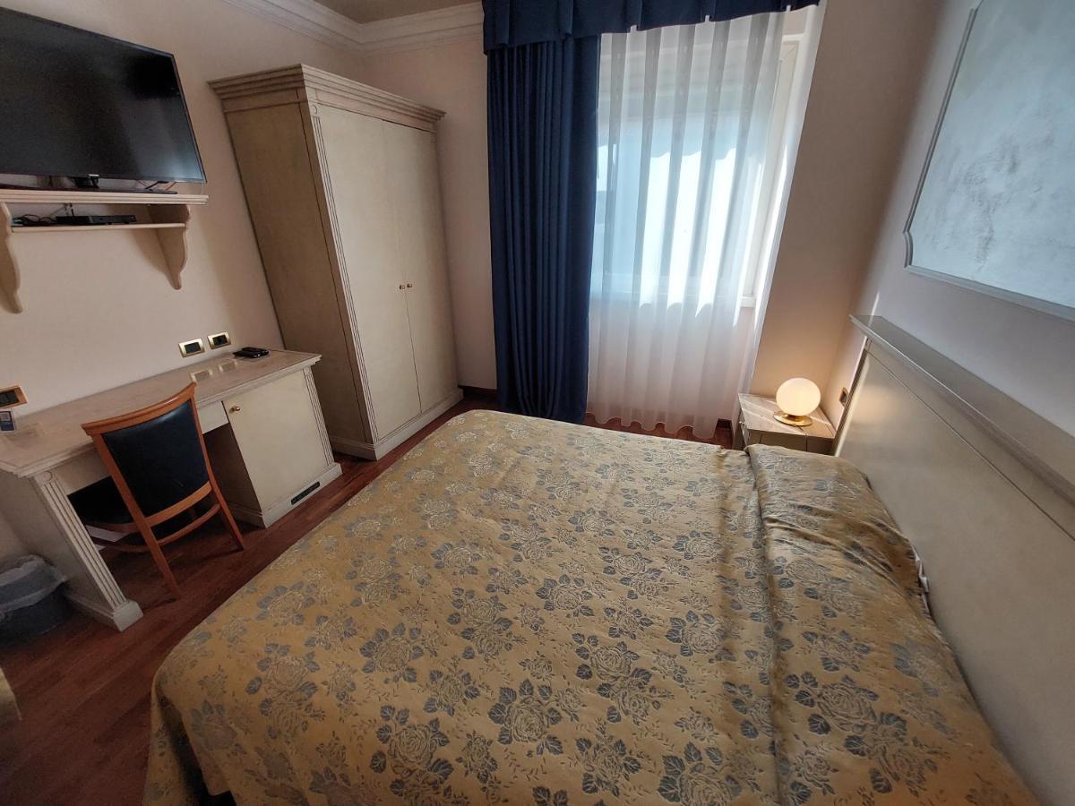Hotel Villa Medici Рокка-Сан-Джованні Екстер'єр фото