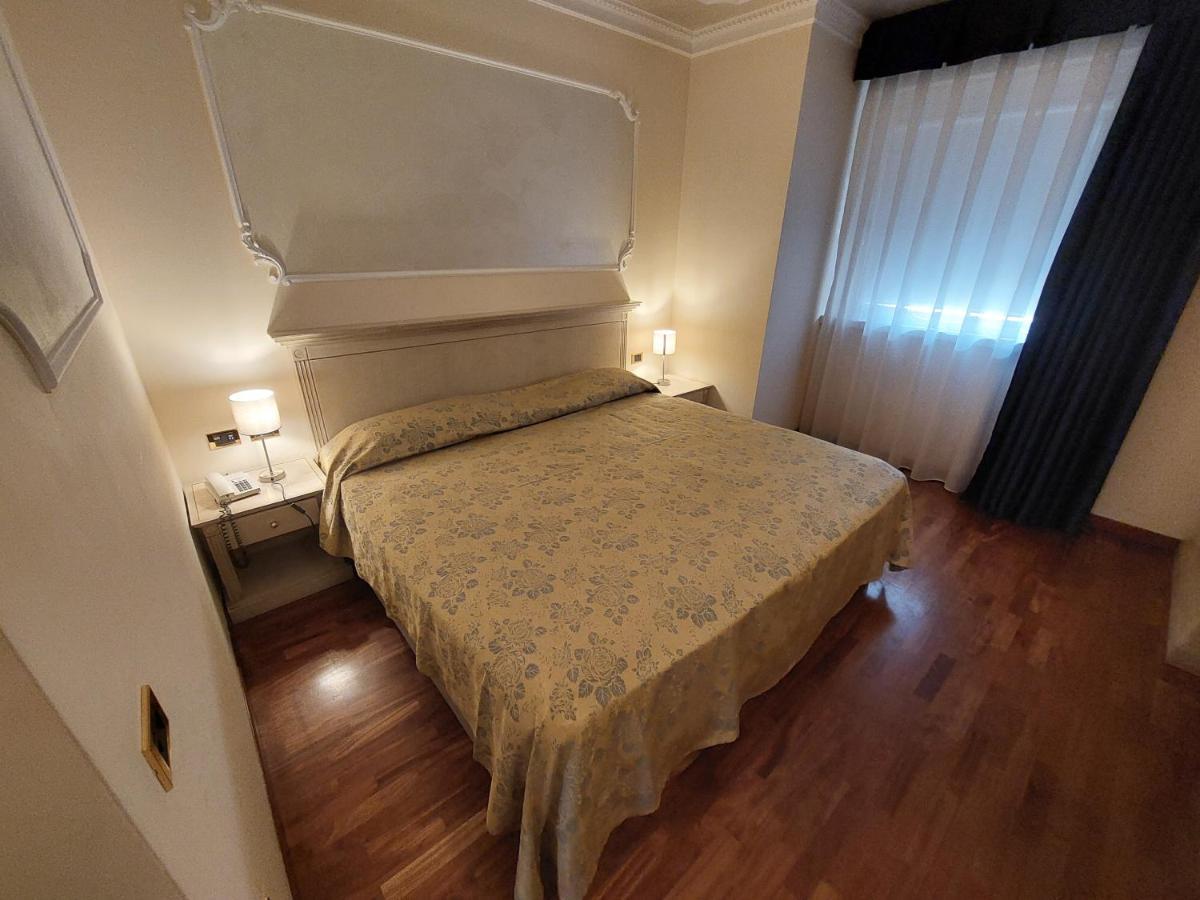 Hotel Villa Medici Рокка-Сан-Джованні Екстер'єр фото