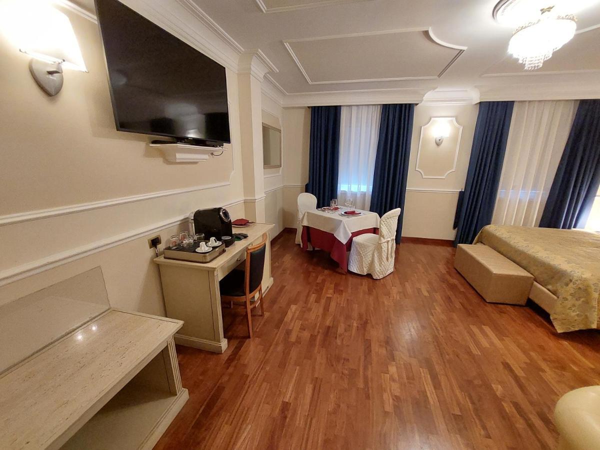 Hotel Villa Medici Рокка-Сан-Джованні Екстер'єр фото
