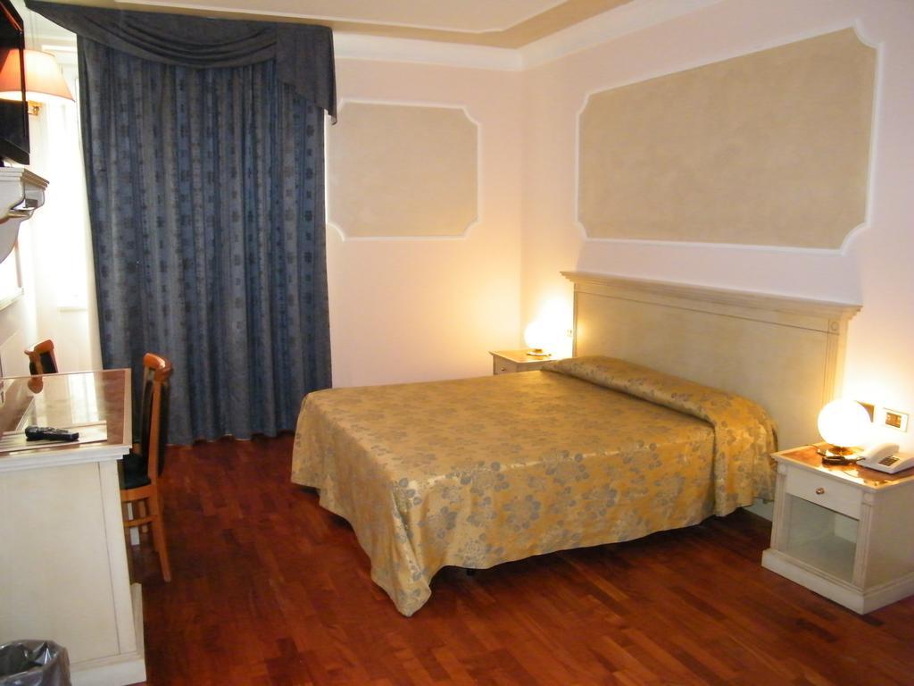 Hotel Villa Medici Рокка-Сан-Джованні Екстер'єр фото