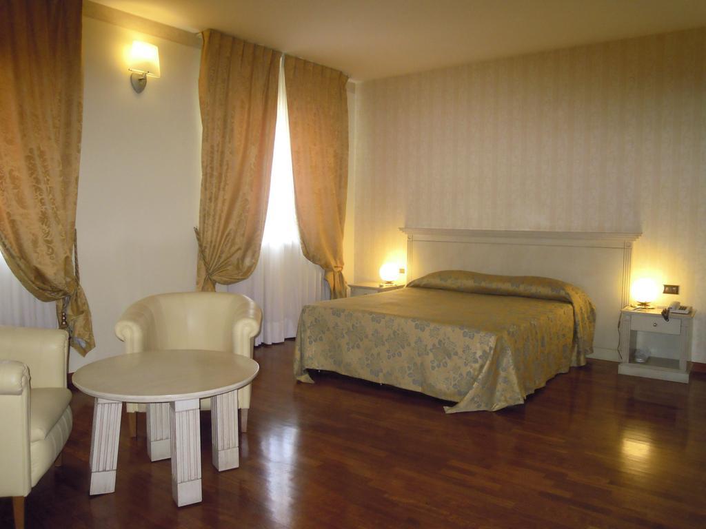 Hotel Villa Medici Рокка-Сан-Джованні Екстер'єр фото