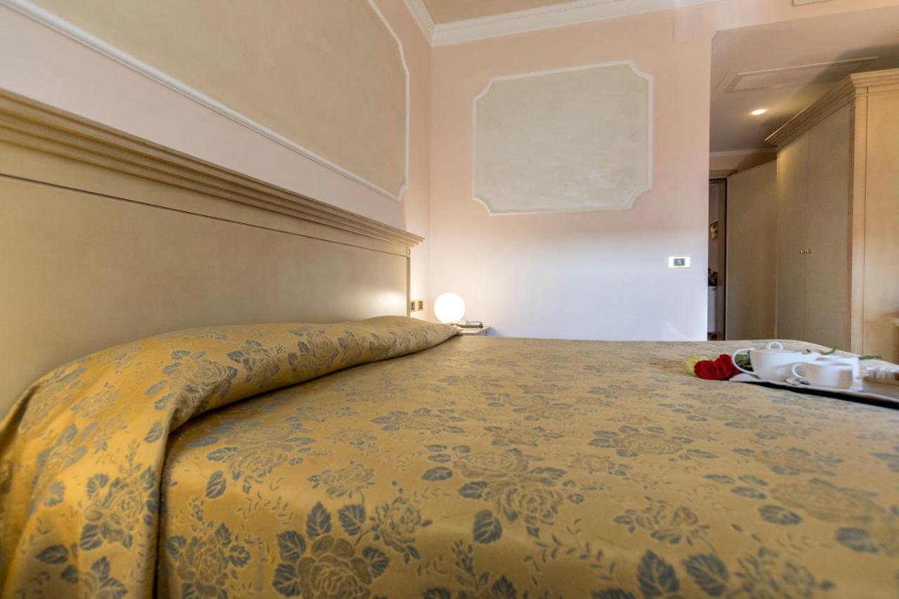 Hotel Villa Medici Рокка-Сан-Джованні Екстер'єр фото
