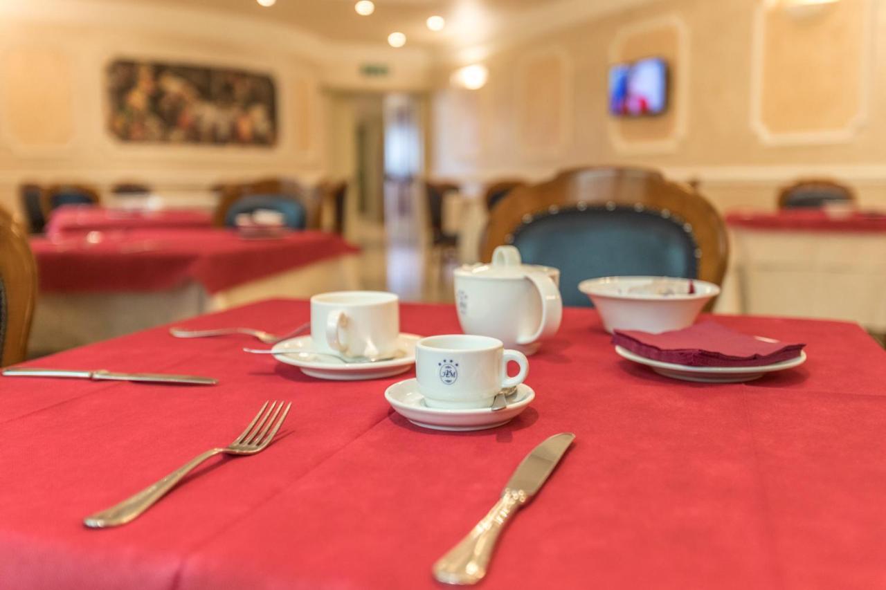 Hotel Villa Medici Рокка-Сан-Джованні Екстер'єр фото