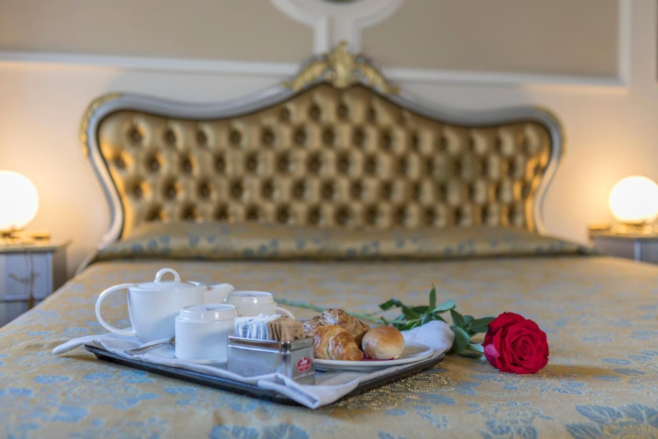 Hotel Villa Medici Рокка-Сан-Джованні Екстер'єр фото